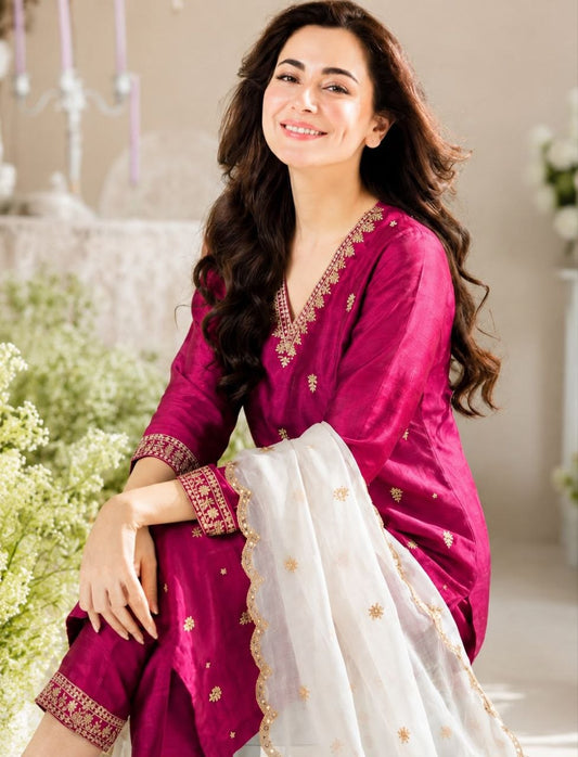 Elegant Embroidered Silk Kurta Pant Set with Organza Dupatta
